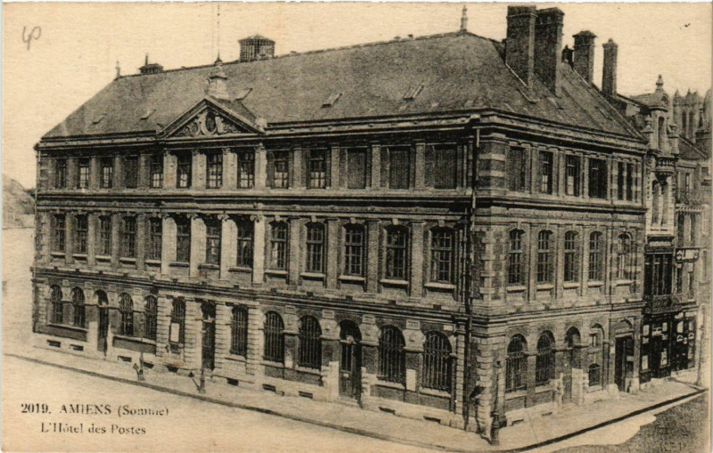 Carte postale ancienne Amiens - L'Hotel des Postes à Amiens