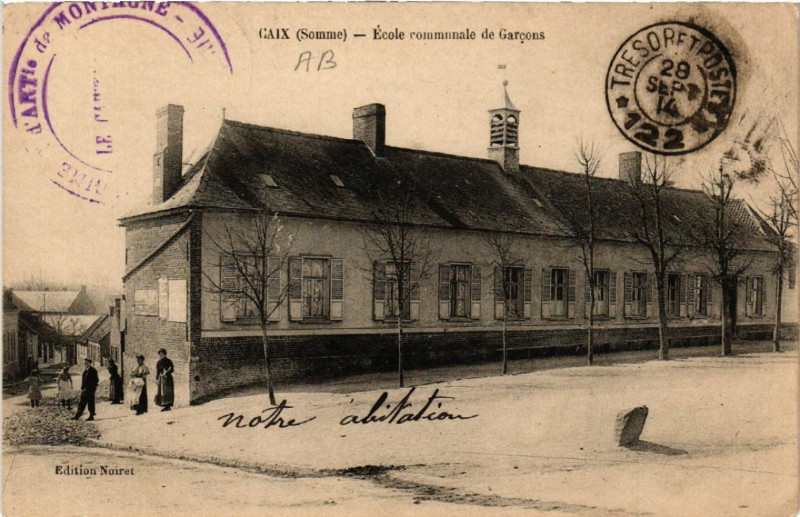 Carte postale ancienne Caix - Ecole communale de Garcons à Caix