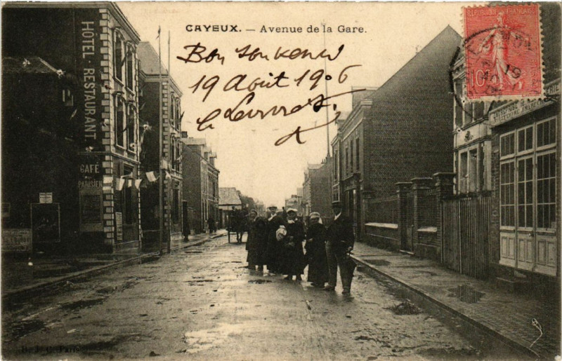 Carte postale ancienne Cayeux - Avenue de la Gare à Y