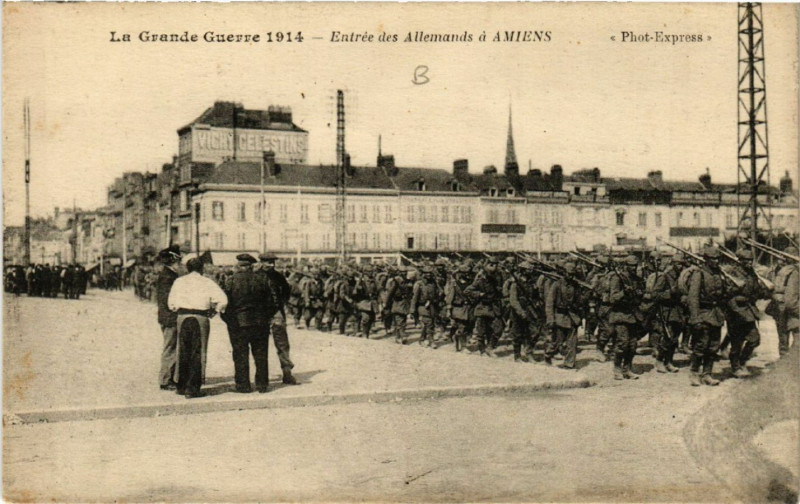 Carte postale ancienne La Grande Guerre 1914 - Entrée des Allemands a Amiens à Amiens