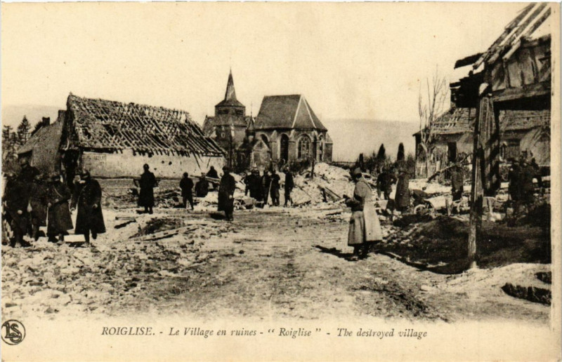 Carte postale ancienne Roiglise - Le Village en ruines - Roiglise - The destroyed à Roiglise