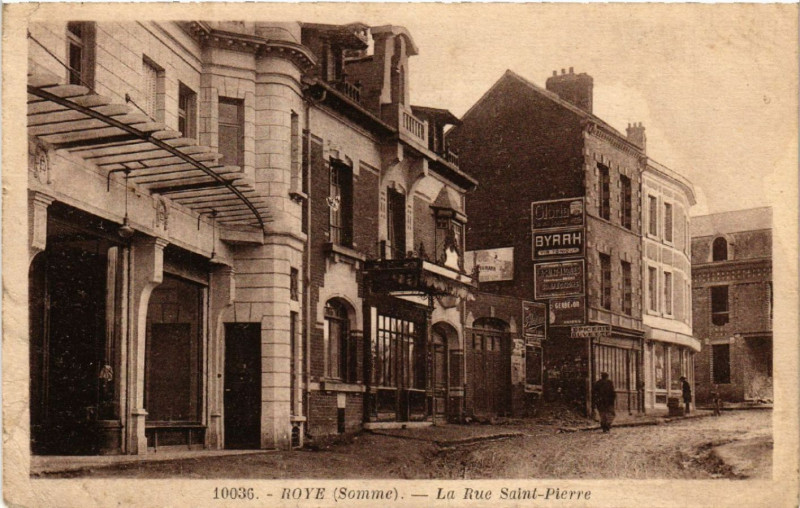 Carte postale ancienne Roye - La Rue Saint-Pierre à Roye