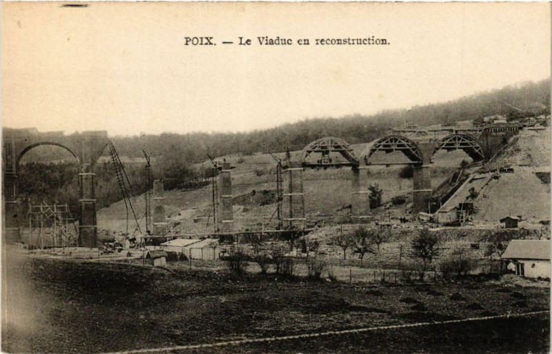 Carte postale ancienne Poix - Le Viaduc en reconstruction