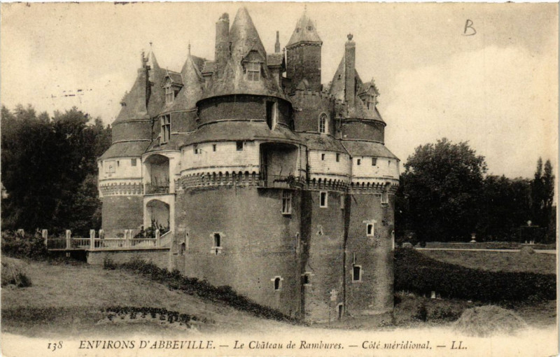 Carte postale ancienne Env. d'Abbeville - Le Chateau de Rambures - Cote meridional à Rambures