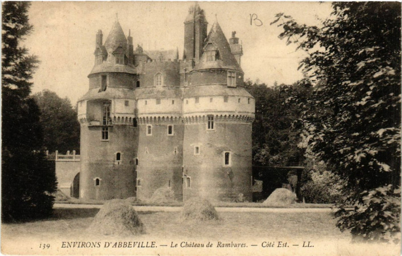 Carte postale ancienne Env. d'Abbeville - Le Chateau de Rambures à Rambures