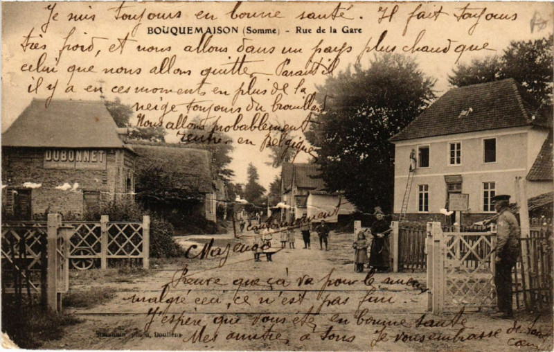Carte postale ancienne Bouquemaison - Rue de la Gare à Bouquemaison