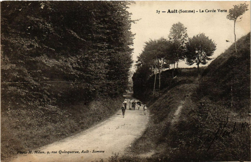 Carte postale ancienne Ault - La Cavée Verte à Ault