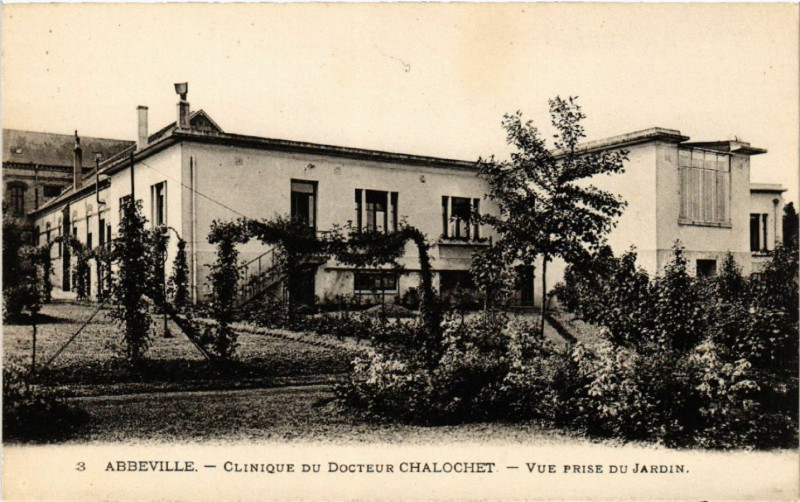 Carte postale ancienne Abbeville - Clinique du Docteur Chalonet - Vue prise du Jardin à Abbeville