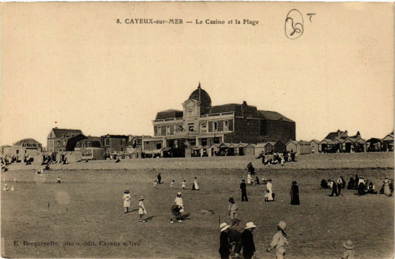 Carte postale ancienne Cayeux-sur-Mer - Le Casino et la Plage à Cayeux-sur-Mer