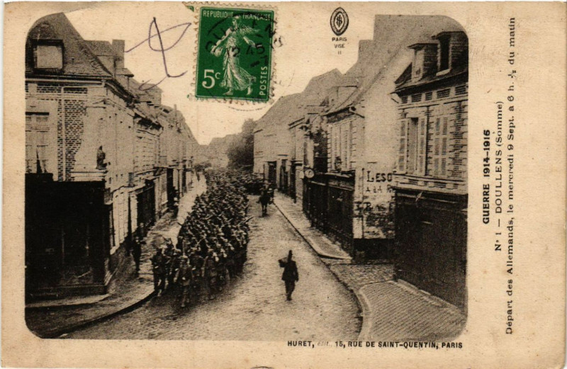 Carte postale ancienne Guerre 1914-1915 - Doullens - Depart des Allemands à Doullens