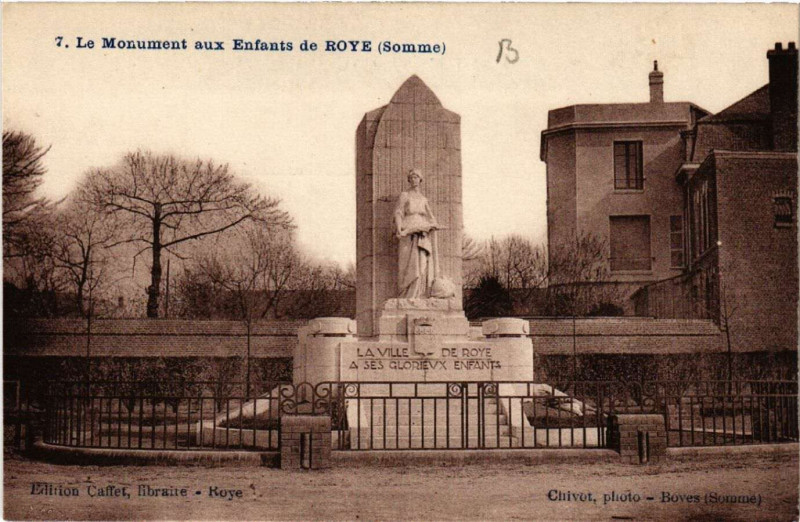 Carte postale ancienne Le Mon. aux Enfants de Roye à Roye