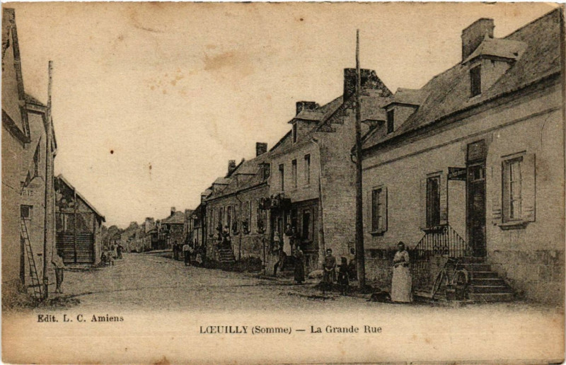 Carte postale ancienne Loeuilly - La Grande Rue à Rue