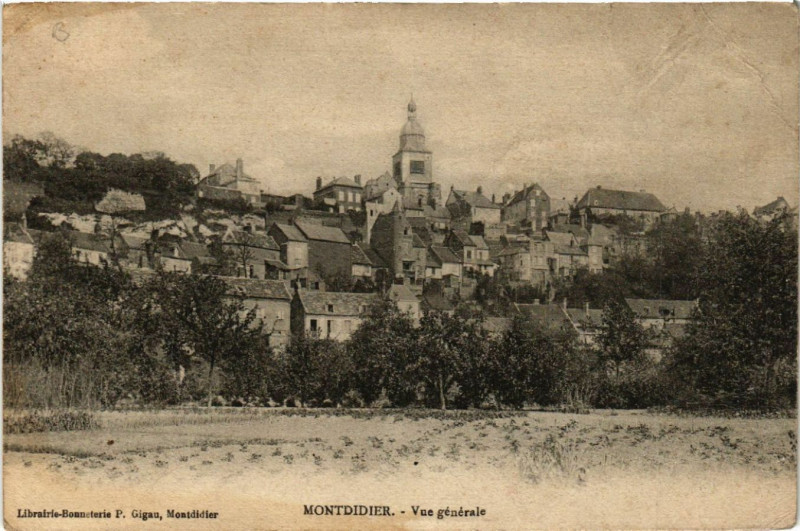 Carte postale ancienne Montdidier - Vue générale à Montdidier