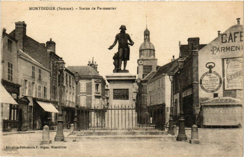 Carte postale ancienne Montdidier - Statue de Parmentier à Montdidier