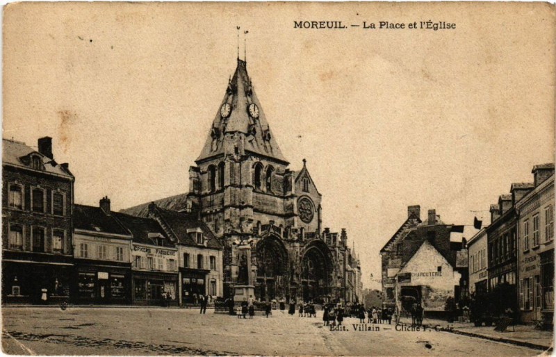 Carte postale ancienne Moreuil - La Place et l'Eglise à Moreuil