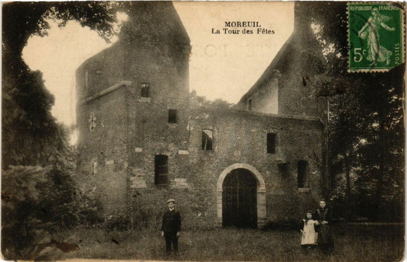 Carte postale ancienne Moreuil - La Tour des Fetes à Moreuil