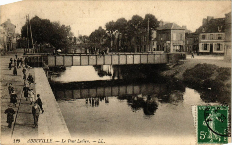 Carte postale ancienne Abbeville - Le Pont Ledieu à Abbeville