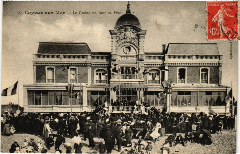 Carte postale ancienne Cayeux-sur-Mer - Le Casino en Jour de Fete à Cayeux-sur-Mer