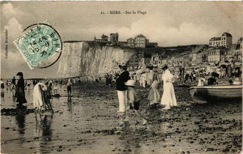 Carte postale ancienne Mers - Sur la Plage