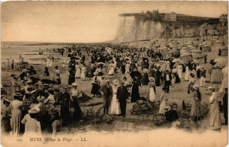Carte postale ancienne Mers - Sur la Plage