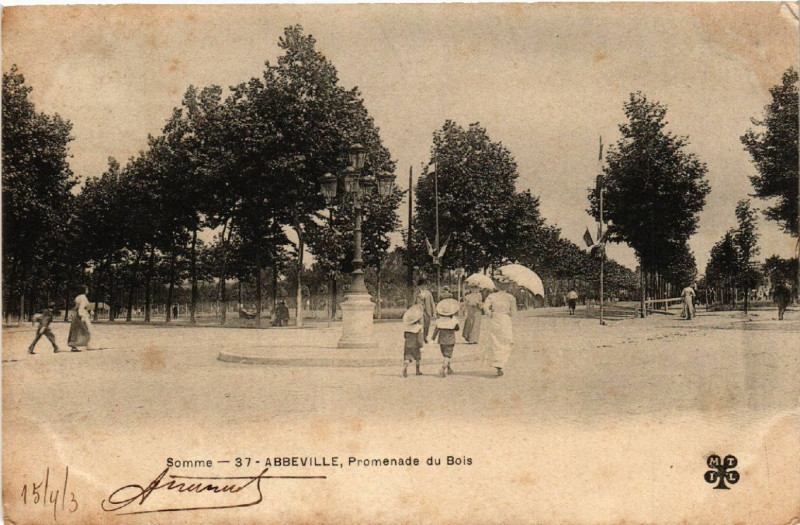 Carte postale ancienne Somme - Abbeville Promenade du Bois à Abbeville