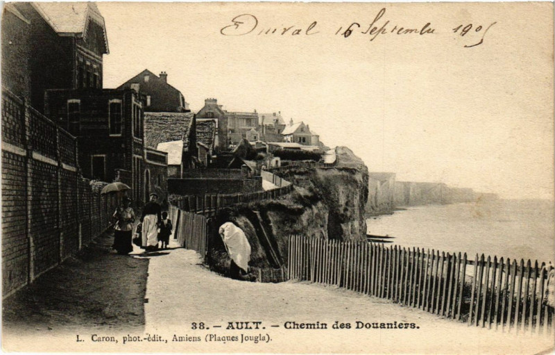 Carte postale ancienne Ault - Chemin des Douaniers à Ault