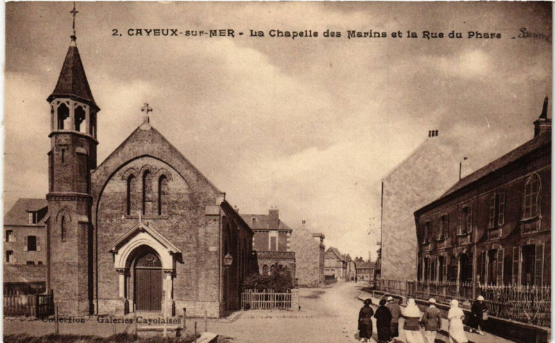 Carte postale ancienne Cayeux-sur-Mer - La Chapelle des Marins et la Rue du Phare à Cayeux-sur-Mer