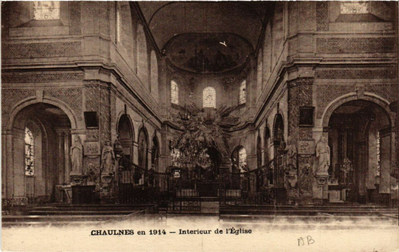 Carte postale ancienne Chaulnes en 1914 - Int. de l'Eglise à Chaulnes