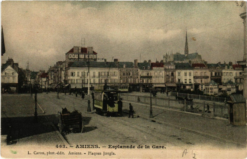 Carte postale ancienne Amiens - Esplanade de la Gare à Amiens
