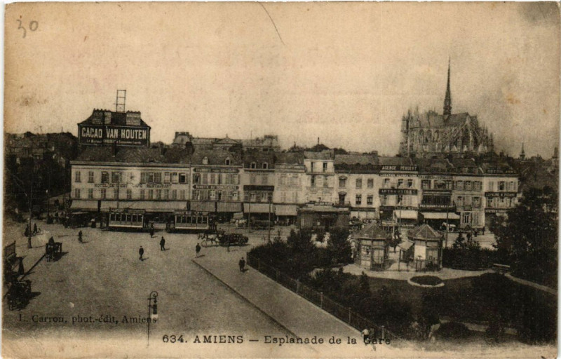 Carte postale ancienne Amiens - Esplanade de la Gare à Amiens