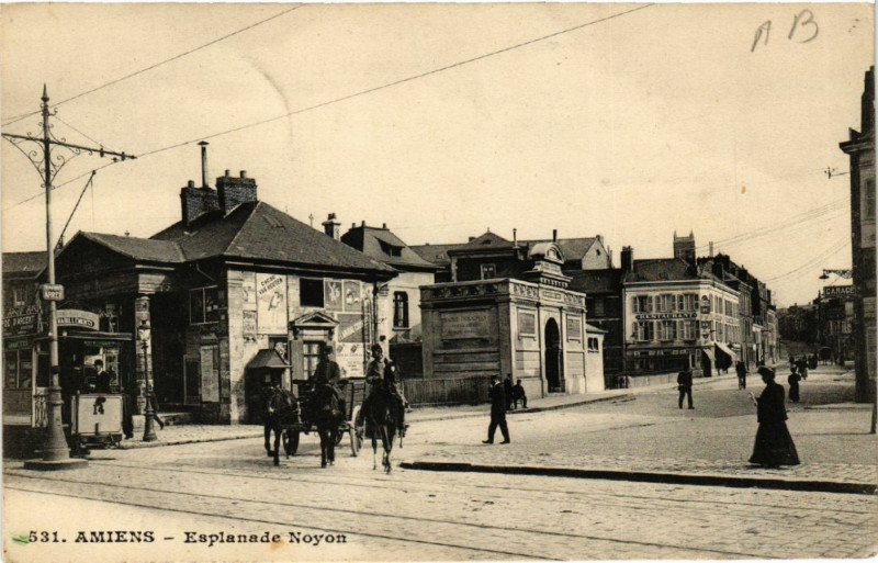 Carte postale ancienne Amiens - Esplanade Noyon à Amiens