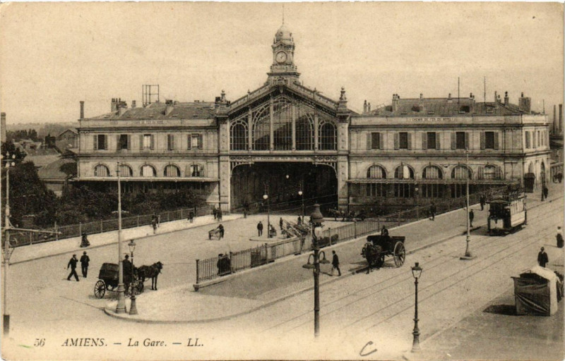 Carte postale ancienne Amiens - La Gare à Amiens