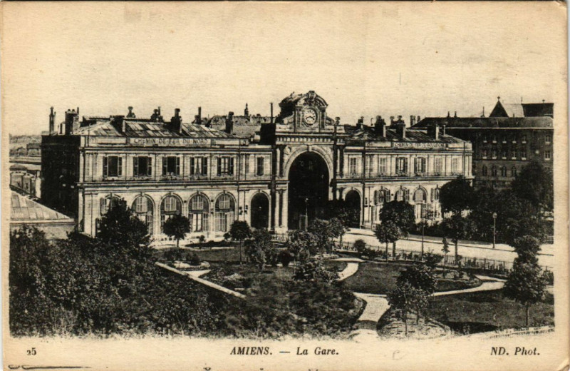 Carte postale ancienne Amiens - La Gare à Amiens