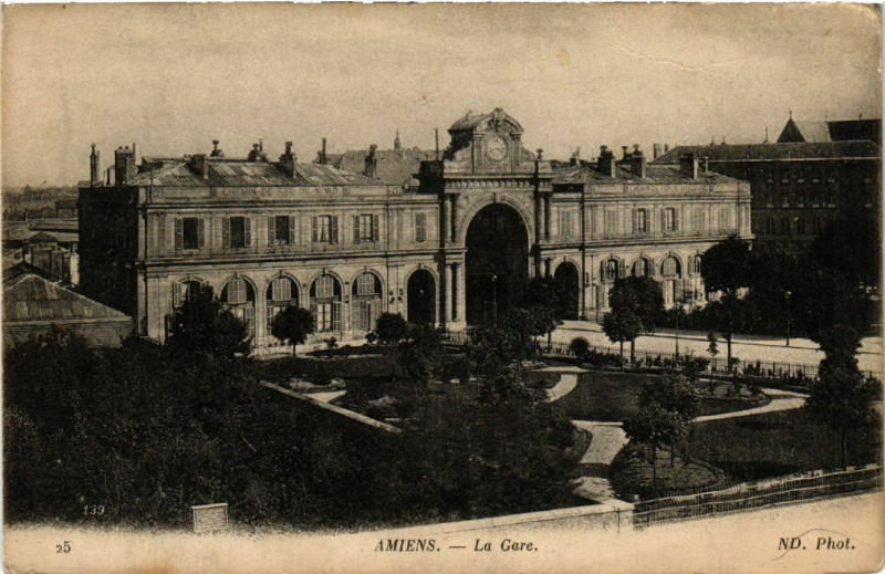 Carte postale ancienne Amiens - La Gare à Amiens