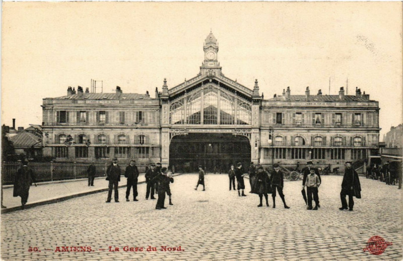 Carte postale ancienne Amiens - La Gare du Nord à Amiens