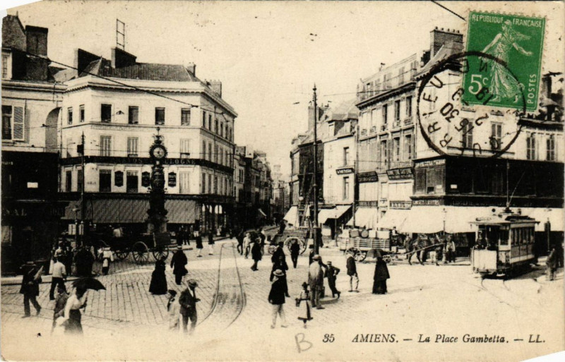 Carte postale ancienne Amiens - La Place Gambetta à Amiens