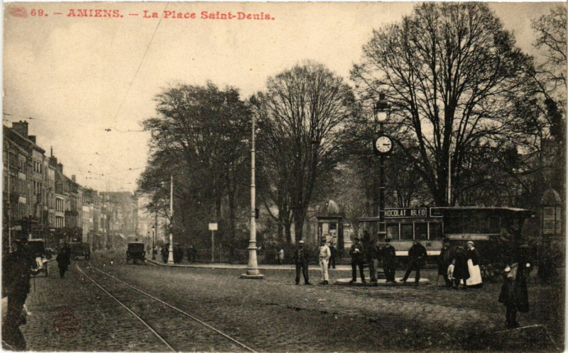 Carte postale ancienne Amiens - La Place Saint-Denis à Amiens