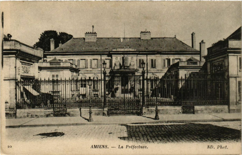 Carte postale ancienne Amiens - La Prefecture à Amiens