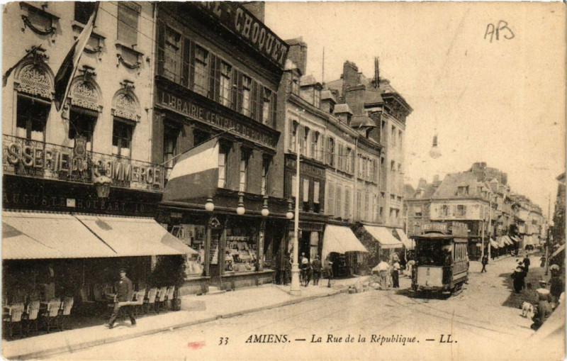 Carte postale ancienne Amiens - La Rue de la Republique à Amiens