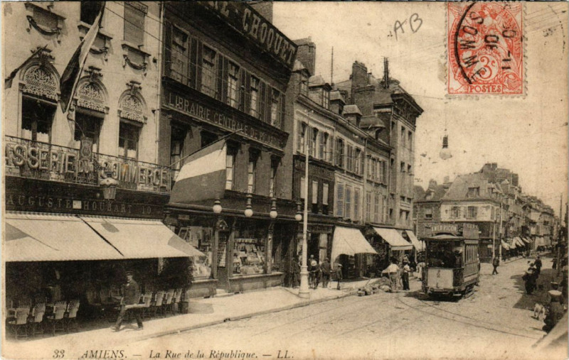 Carte postale ancienne Amiens - La Rue de la Republique à Amiens