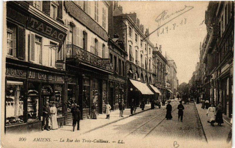 Carte postale ancienne Amiens - La Rue des Trois-Cailloux à Amiens