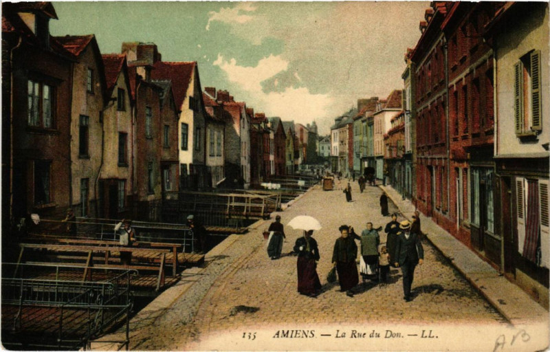 Carte postale ancienne Amiens - La Rue du Don à Amiens