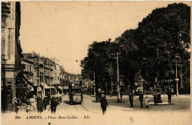 Carte postale ancienne Amiens - Place Rene Goblet à Amiens