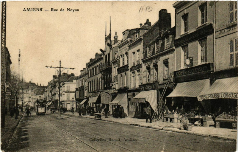 Carte postale ancienne Amiens - Rue de Noyon à Amiens