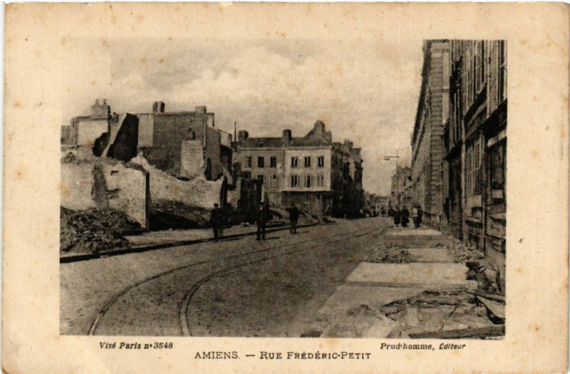 Carte postale ancienne Amiens - Rue Frederic-Petit à Amiens