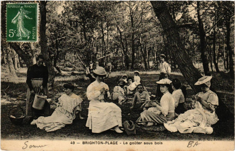 Carte postale ancienne Brighton-Plage - Le gouter sous bois