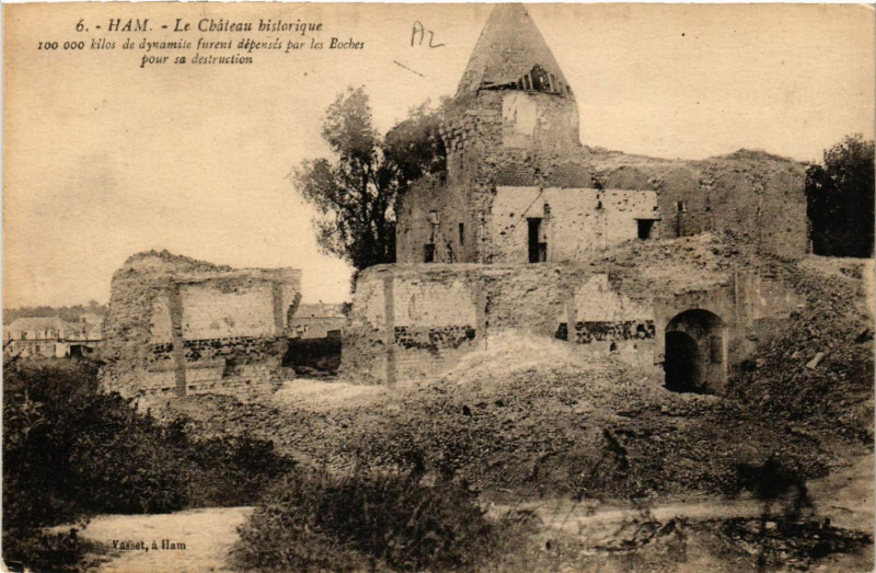 Carte postale ancienne Ham - Le Chateau Hist. - 100000kilos de dynamics furent... à Ham
