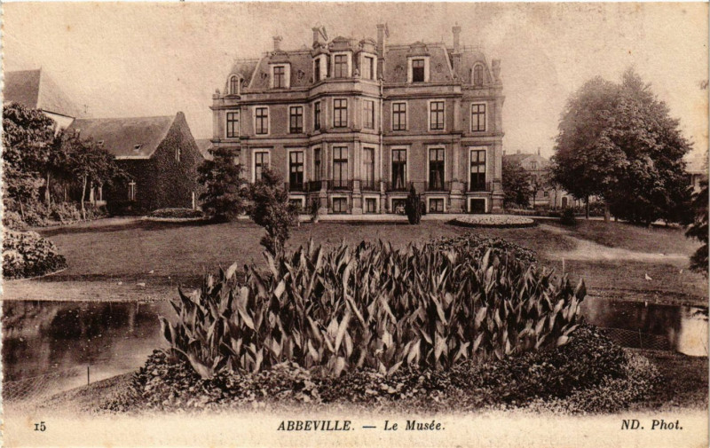 Carte postale ancienne Abbeville - Le Musée à Abbeville