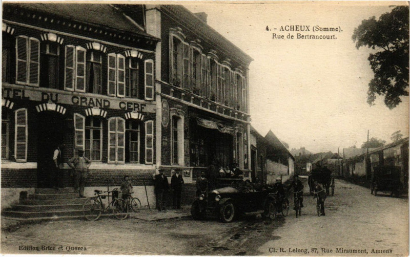 Carte postale ancienne Acheux - Rue de BertRANCOURT à Rue