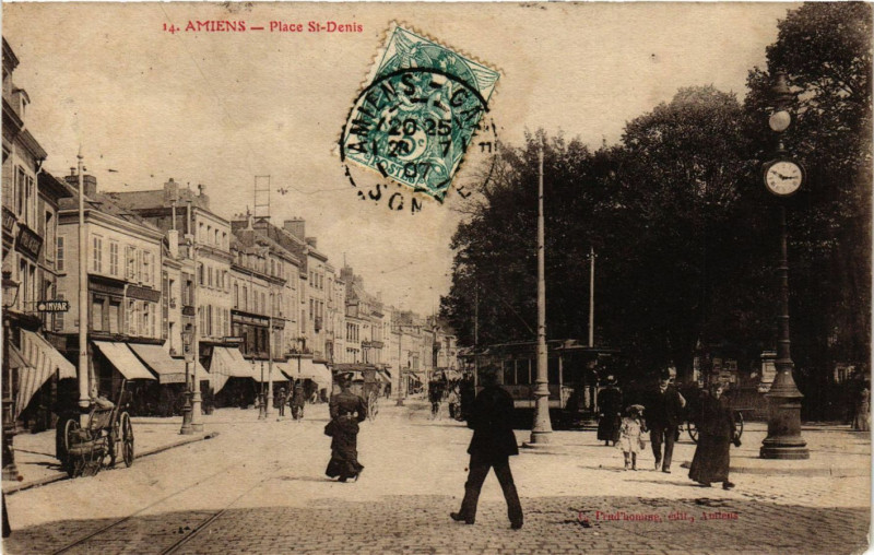 Carte postale ancienne Amiens - Place Saint-Denis à Amiens